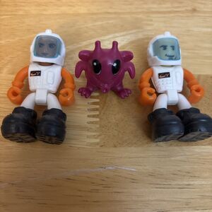 Machine Maker Mission Figures 2.5 Nikko Toys Space Astronaut Lot of 2 & Alien